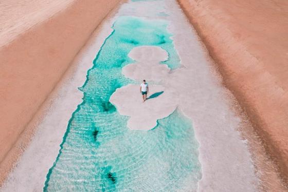 Hồ Long Salt Abu Dhabi: dải nước xanh ngọc tuyệt đẹp giữa sa mạc khô cằn