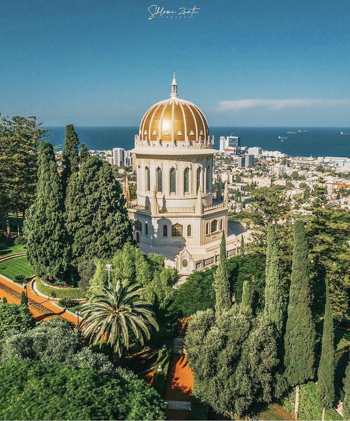 Vườn Bahai nhìn ra Vịnh Haifa