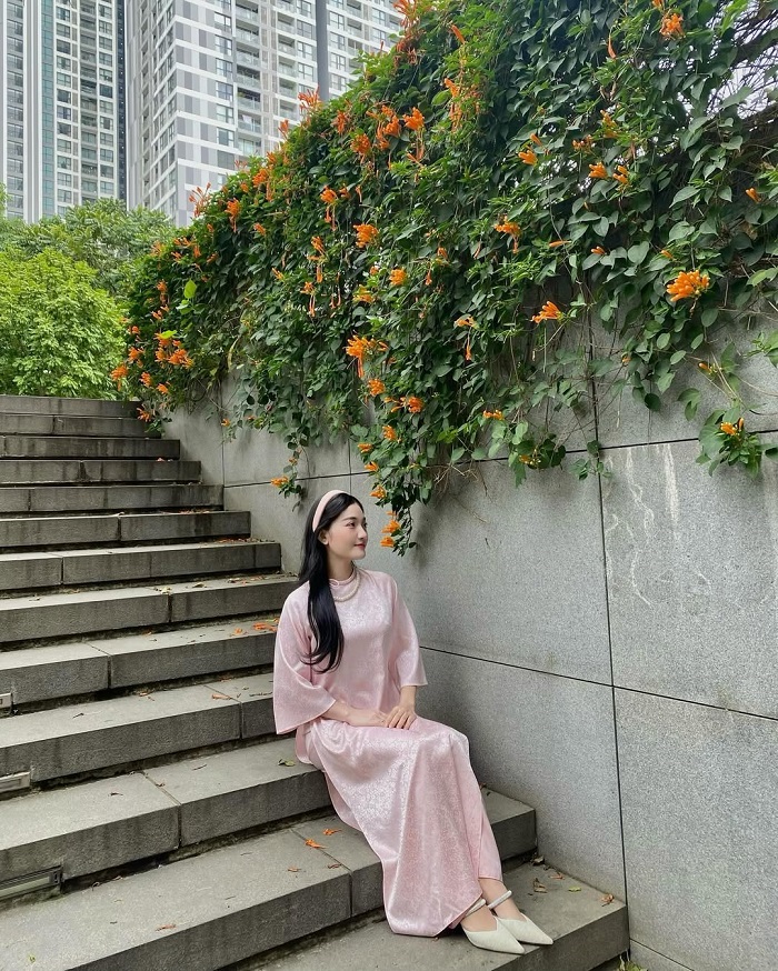 Bảo tàng Hà Nội là địa điểm chụp áo dài Tết Hà Nội góc nào cũng thơ