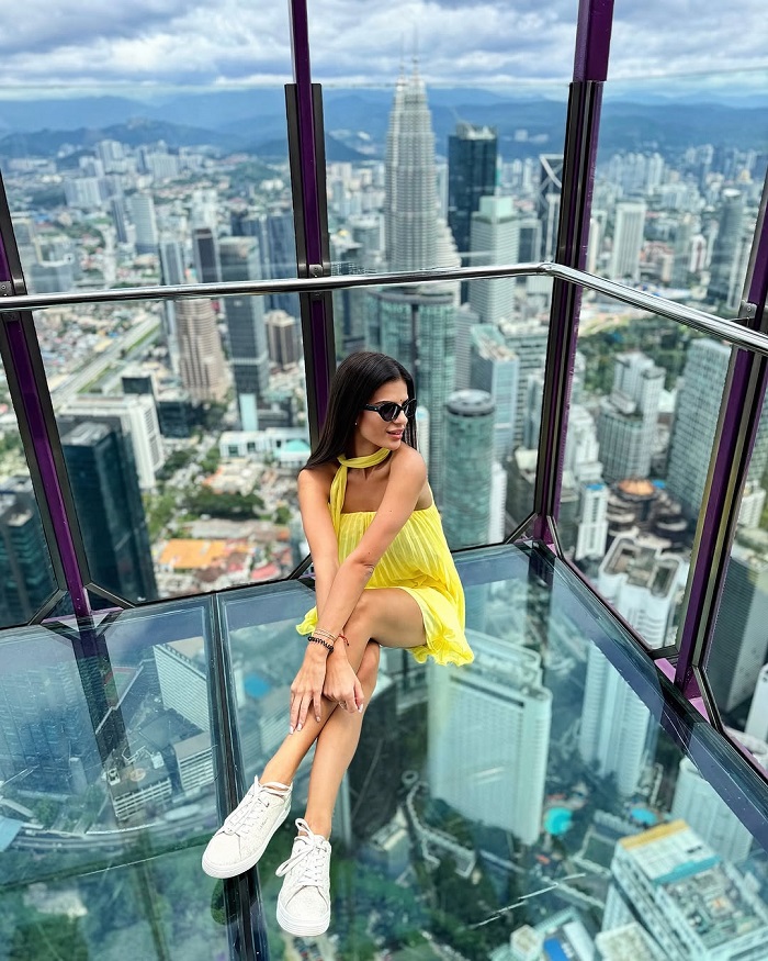 KL Tower là một trong những địa điểm ngắm pháo hoa đẹp nhất ở châu Á, có cả đài quan sát ngoài trời