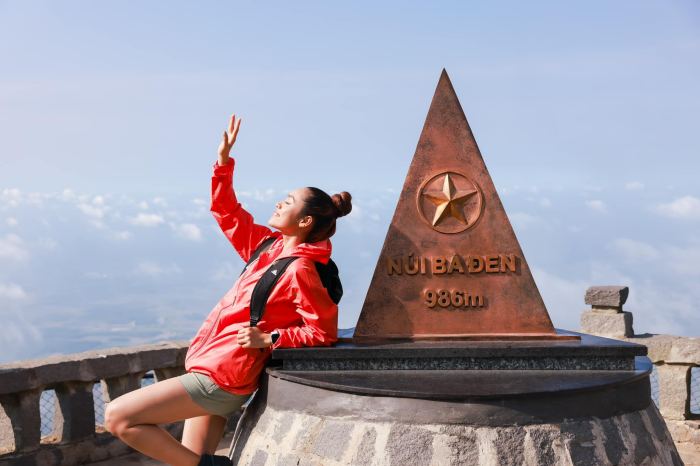 Đỉnh chóp 986m giá vé cáp treo núi Bà Đen dịp Tết