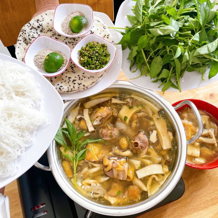 quán ăn mở xuyên Tết tại Đà Lạt  Lẩu gà lá é Tao Ngộ