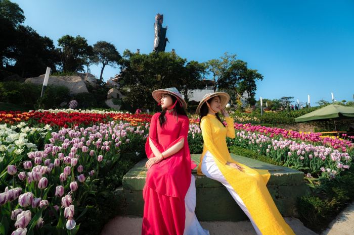 giá vé cáp treo núi Bà Đen dịp Tết lê hội