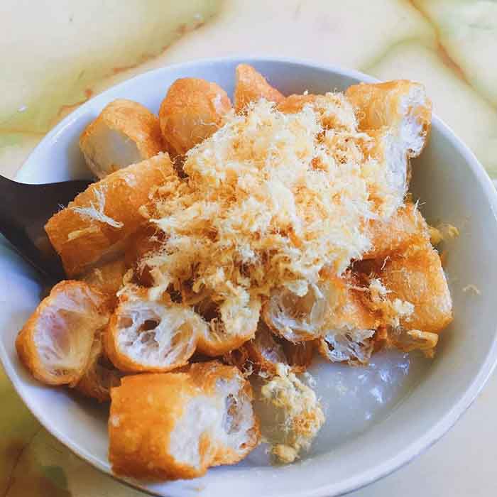 Khám phá phố ẩm thực Ngõ Cấm Chỉ - Cháo sườn là món ăn