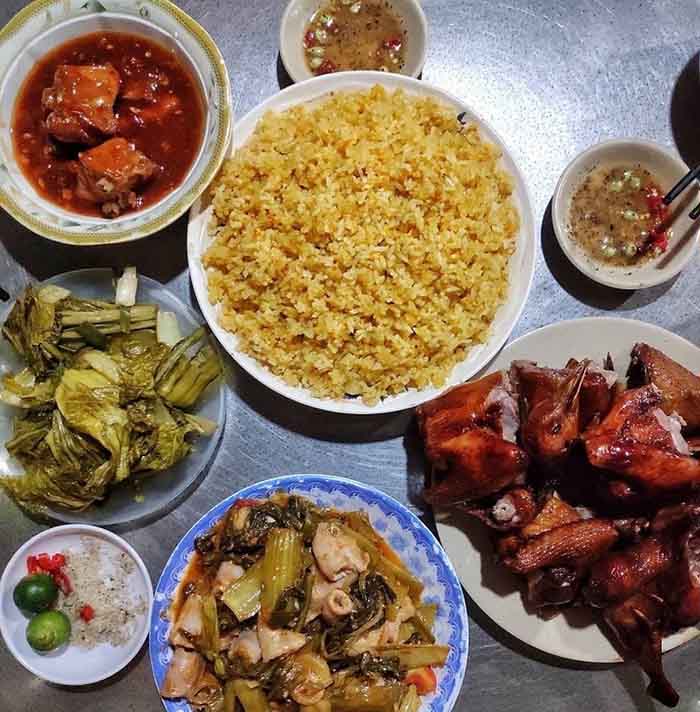 Khám phá phố ẩm thực Ngõ Cấm Chỉ - Cơm rang - món ngon