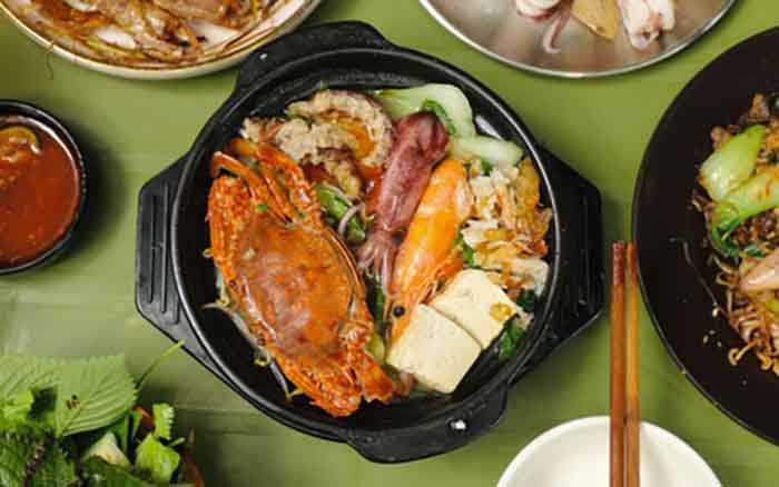 Khám phá phố ẩm thực Ngõ Cấm Chỉ - Con ngõ huyền thoại 