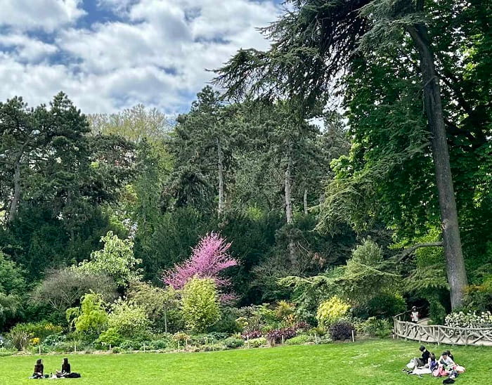 Công viên Montsouris là điểm check in mùa xuân ở Paris