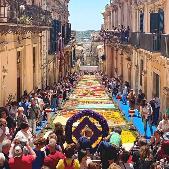 Lễ hội Infiorata là lễ hội mùa xuân ở Ý nên trải nghiệm