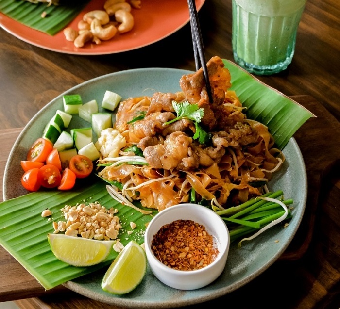Kinh nghiệm du lịch Phuket mùa xuân nên ăn Pad Thai