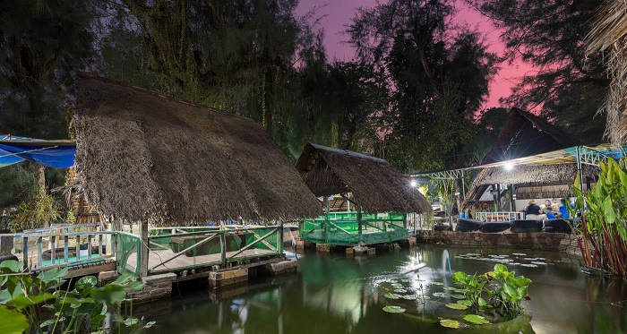 Nhà hàng Mor Mu Dong là nhà hàng hải sản ở Phuket được lòng du khách địa phương
