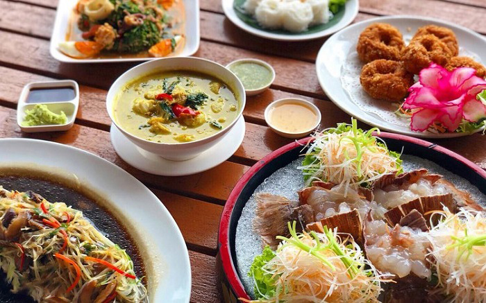 Nhà hàng hải sản Pak Nam là nhà hàng hải sản ở Phuket được lòng du khách địa phương