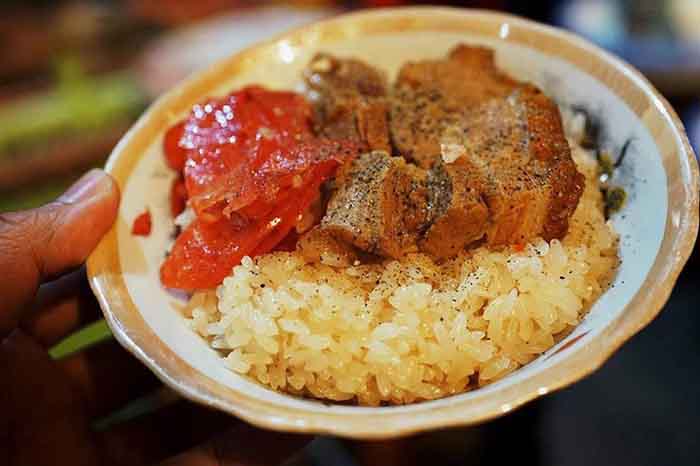 Khám phá phố ẩm thực Ngõ Cấm Chỉ - Phố không ngủ