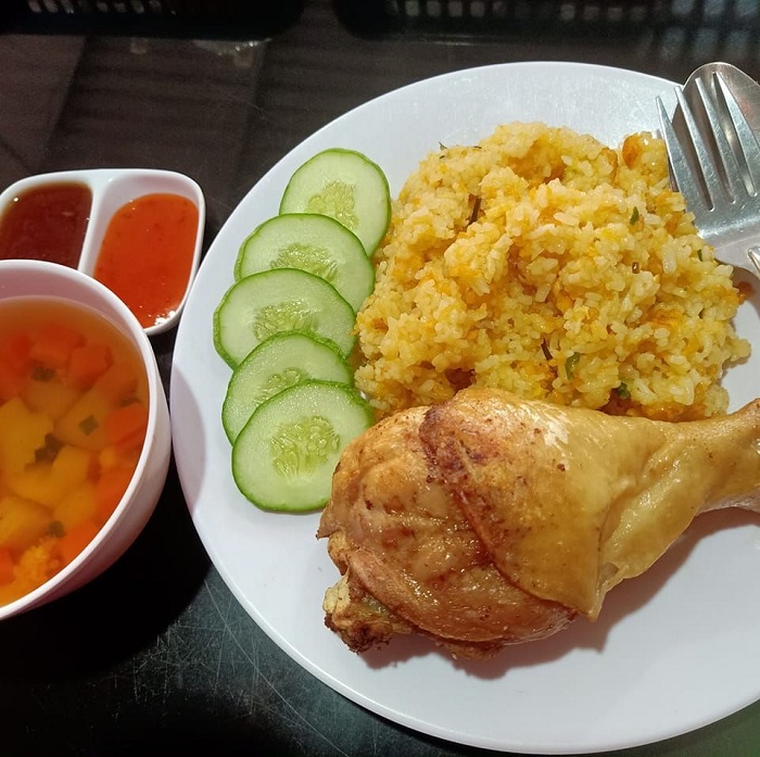 quán cơm gà ngon ở Sài Gòn - cơm gà 2 Chị Em