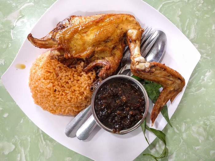 quán cơm gà ngon ở Sài Gòn - cơm gà xối mỡ 678