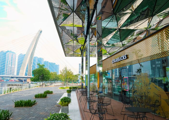 Starbucks WaterBus Thủ Thiêm là quán Starbucks view đẹp tại Việt Nam