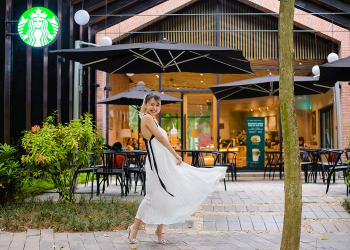 Quán Starbucks view đẹp tại Ecopark