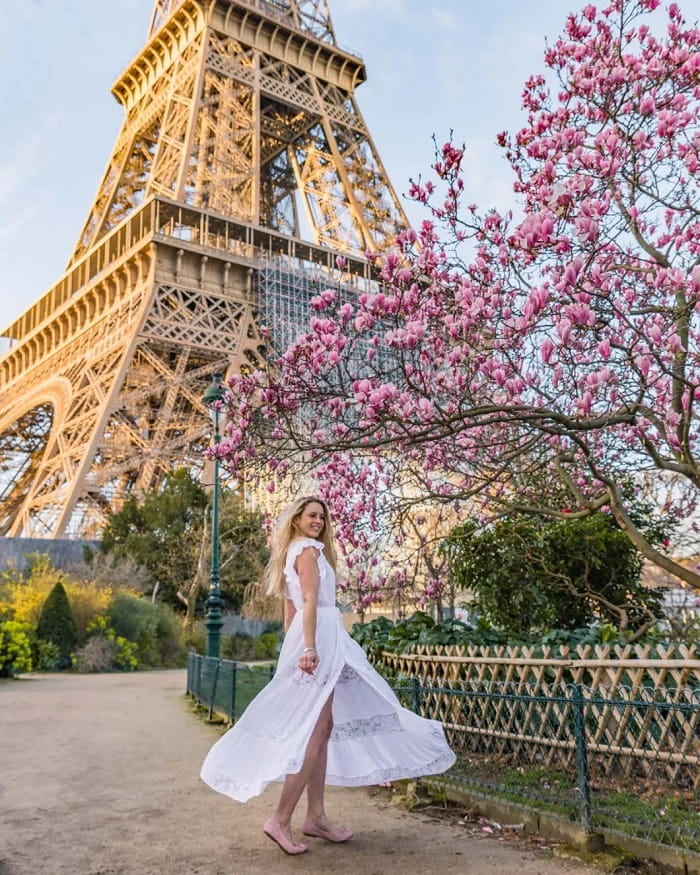 Tháp Eiffel là điểm check in mùa xuân ở Paris