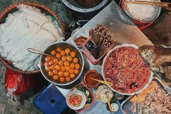 Review Phố ẩm thực Ngõ Cấm Chỉ với những món ngon nhất định phải thử