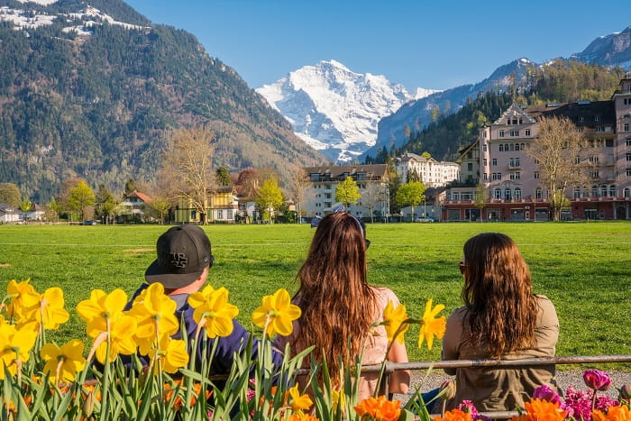 kinh nghiệm du lịch Thụy Sĩ mùa xuân nên đến Interlaken