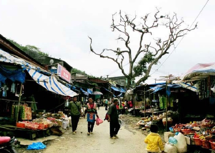 Chợ phiên Dào San Phong Thổ