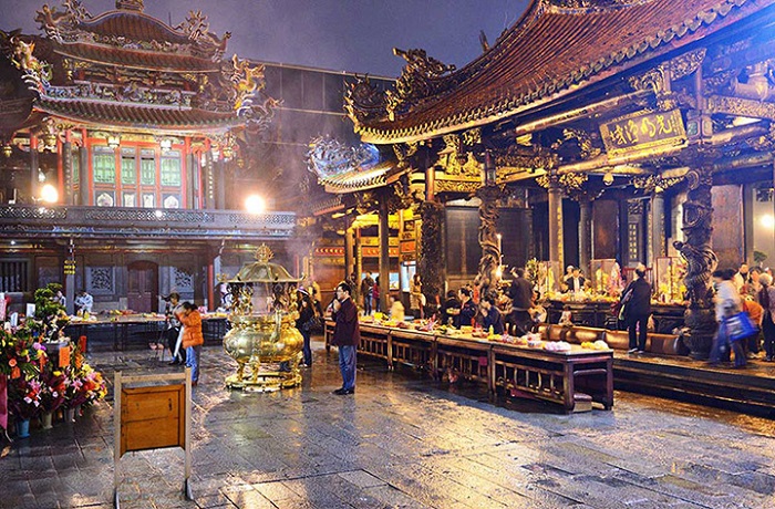 Hành trình hành hương tại ngôi chùa Long Sơn Tự cổ kính nhất Đài Loan
