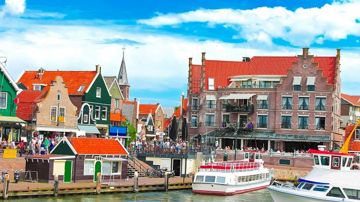 Những thị trấn nhỏ xinh bên đê Du lịch Volendam hà Lan