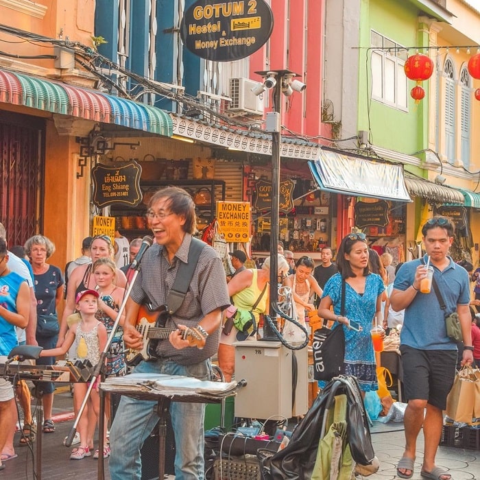 mua sắm ở phố cổ Old town Phuket