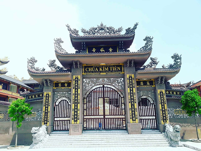 Cổng vào chùa Kim Tiên An Giang.