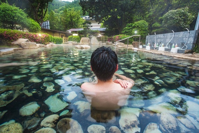 Bạn đã trải nghiệm tắm suối nước nóng ở Nhật Bản chưa?