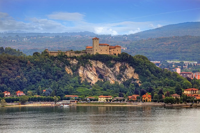 Chiêm ngưỡng vẻ đẹp lãng mạn của hồ Maggiore nước Ý