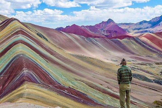 Hùng vĩ và rực rỡ ngọn núi cầu vồng Peru