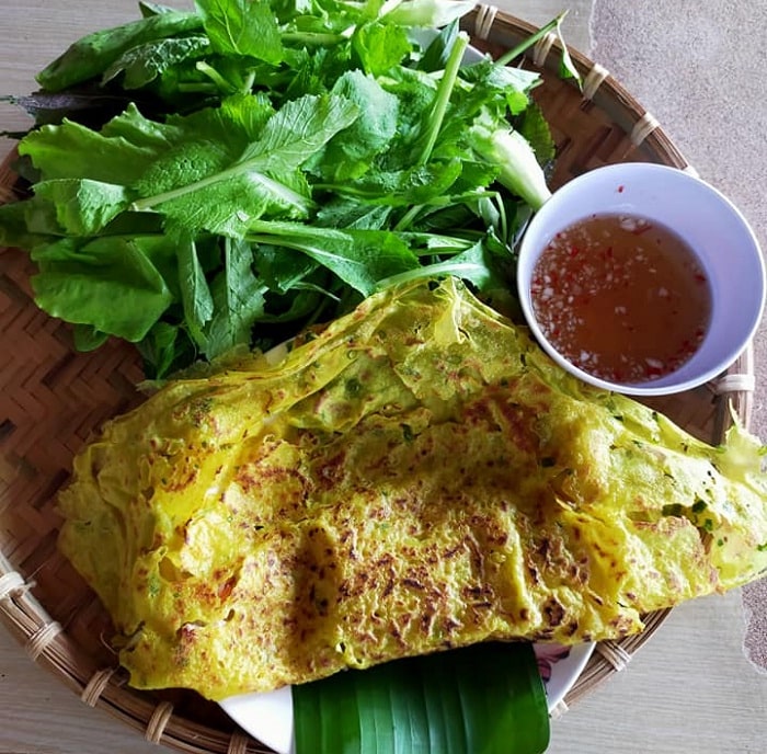 bánh xèo - món ăn ngon tại Vườn Hoa Bốn Mùa ở Đồng Nai