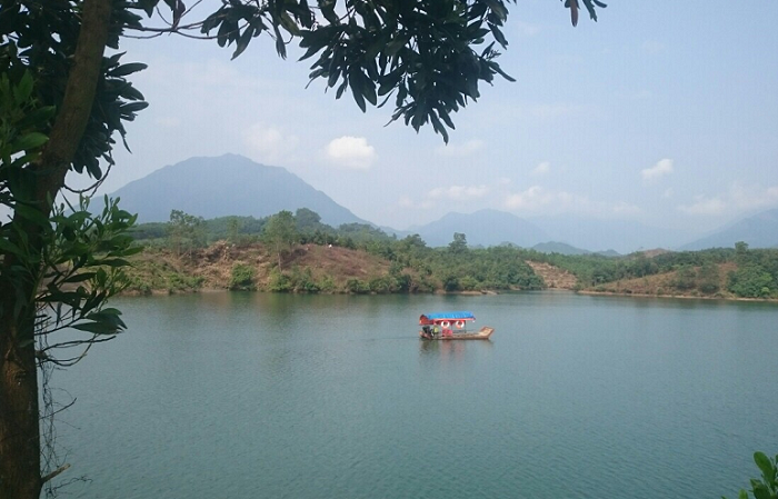 cach-Các hồ đẹp ở Quảng Ninh- hồ Trúc Bài Sơn