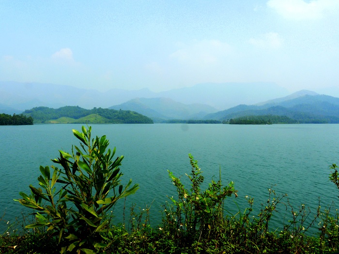 The beautiful lakes in Quang Ninh - Ben Chau lake