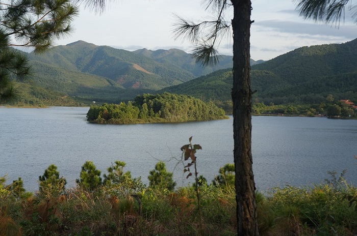 Các hồ đẹp ở Quảng Ninh- hồ Khe Chè đẹp