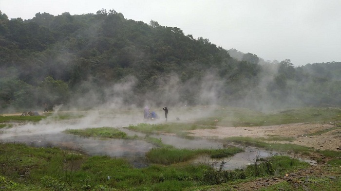 Faintly sharp wings in Bang hot spring 