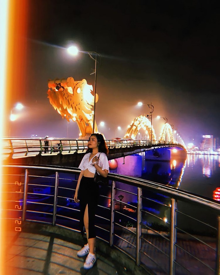 Dragon Bridge - a famous tourist destination in Da Nang at night 