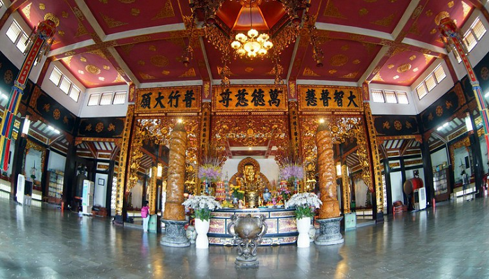 Vinh Nghiem Pagoda Saigon - visit the pagoda