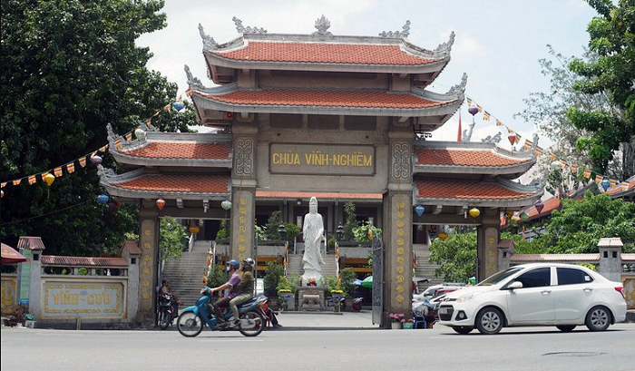 Saigon Vinh Nghiem Pagoda - Tam Quan Gate
