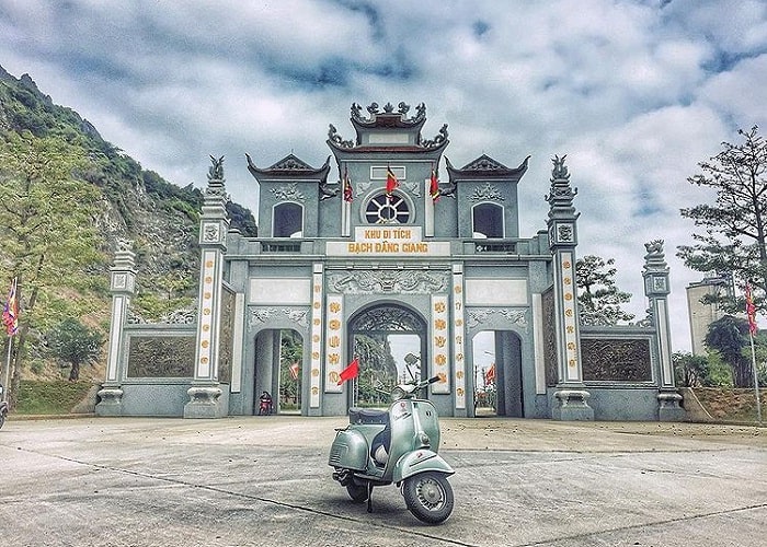 Welcome gate - which leads to the relic of Trang Kenh Hai Phong