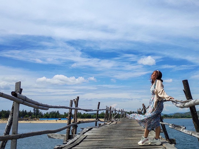 places to go Tet in Phu Yen - explore O Loan lagoon