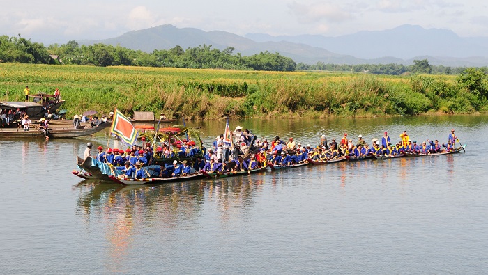 địa điểm đi chơi Tết ở Phú Yên - tham gia lễ hội sóng nước Tam Giang