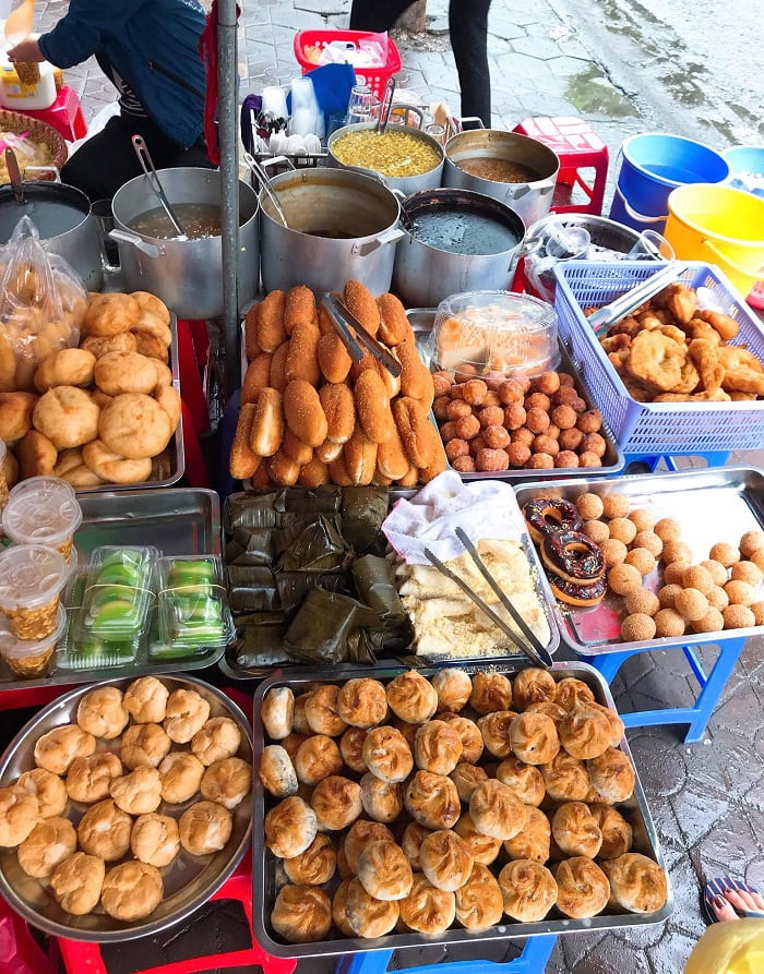 cakes, tea - delicious food in Hai Phong Ancient Town