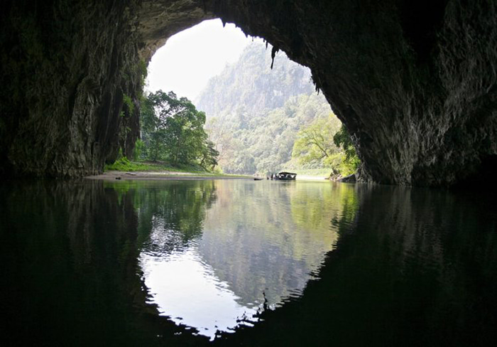 An attractive tourist destination in Bac Kan - Na Phong cave