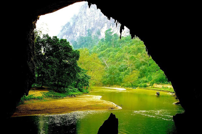 An attractive tourist destination in Bac Kan - Puong cave