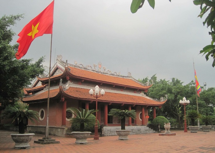 Quang Ninh Dong Trieu tourism - An Sinh temple