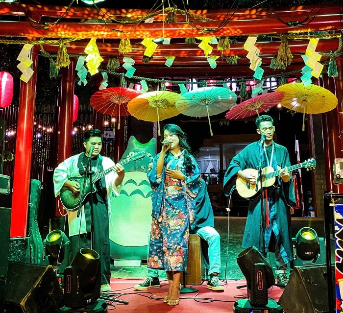 ca nhạc acoustic - nét thu hút của Phố Nhật ở Buôn Ma Thuột 