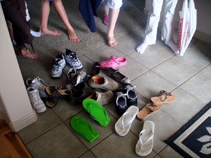 Đi giày vào nhà - Điều cấm kỵ ở Malaysia
