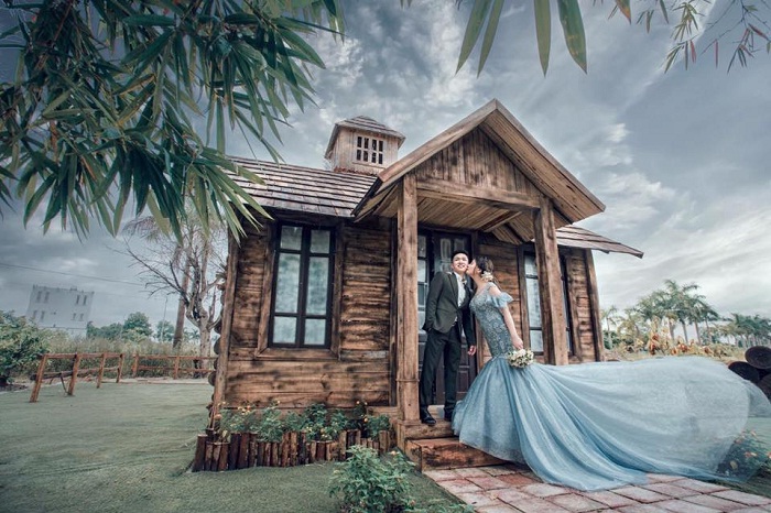 grassy studio - beautiful wedding photography spot in Hai Phong makes couples fall in love 
