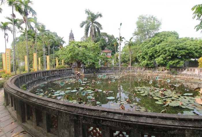 chùa Phổ Minh Nam Định - ao sen trong chùa